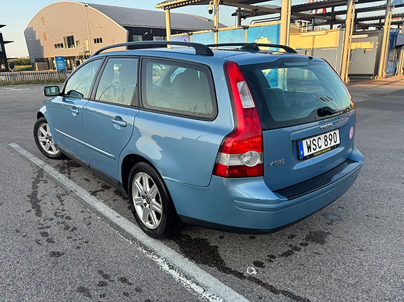 Volvo V50 3 of 5