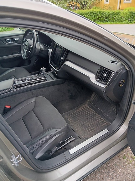 Volvo V60 8 of 14