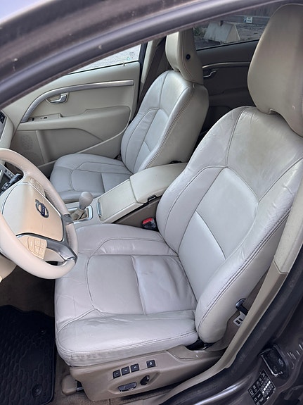 Volvo V70 7 of 14
