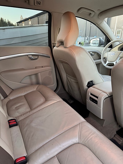 Volvo V70 12 of 14