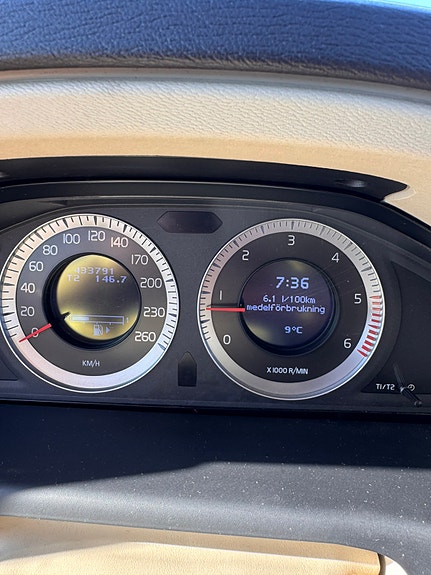 Volvo V70 10 of 14