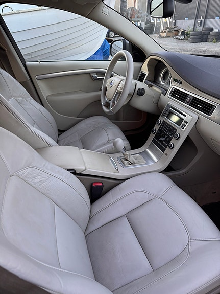 Volvo V70 13 of 14