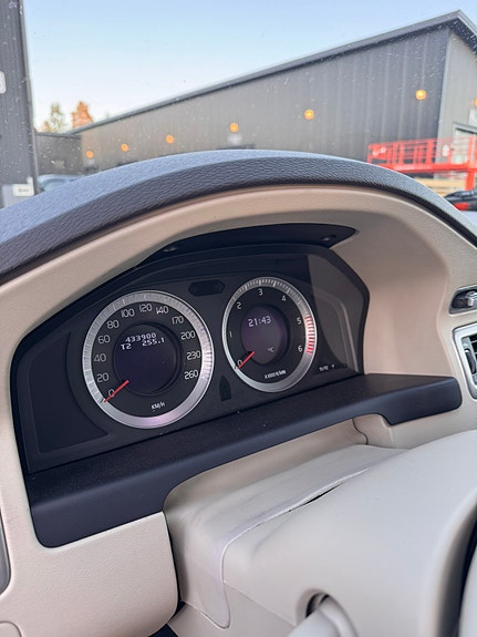 Volvo V70 9 of 14