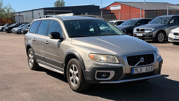 Volvo XC70 2 of 5