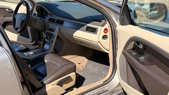 Volvo XC70 14 of 20