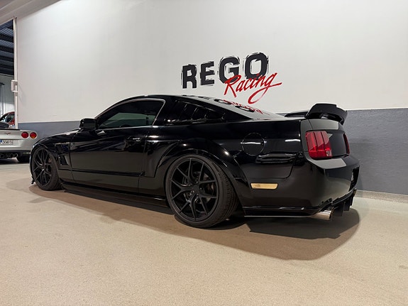 Ford Mustang 4 of 5