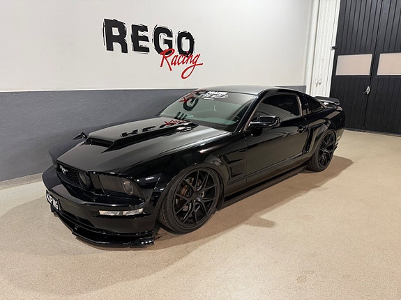 Ford Mustang 2 of 5