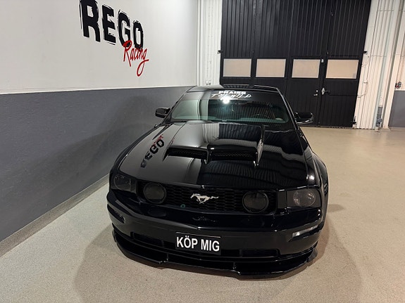 Ford Mustang 3 of 5