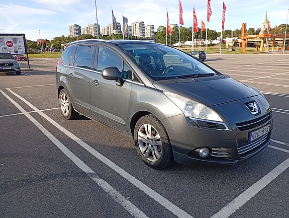Peugeot 5008 2 of 5