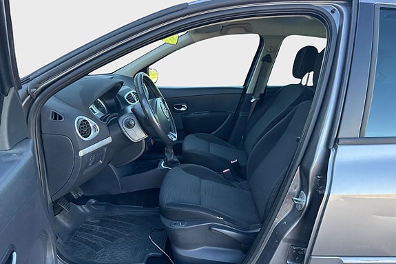 Renault Clio 15 of 30