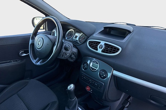 Renault Clio 20 of 30