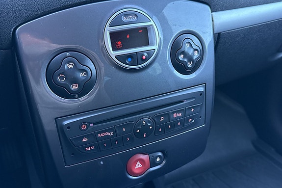 Renault Clio 17 of 30