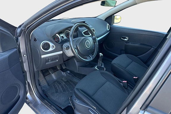 Renault Clio 19 of 30