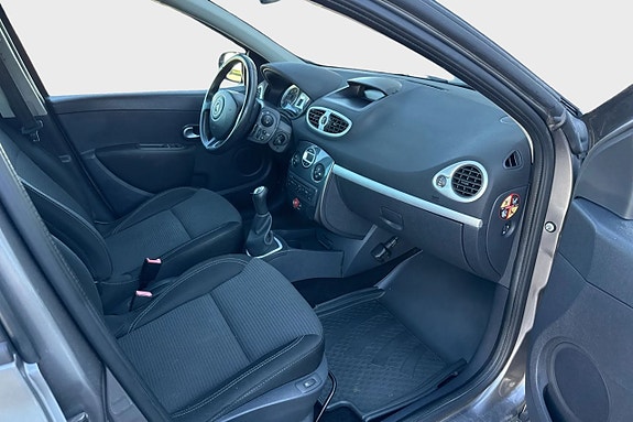 Renault Clio 12 of 30