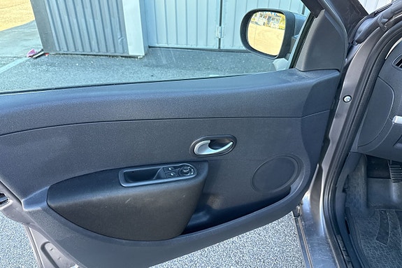 Renault Clio 16 of 30