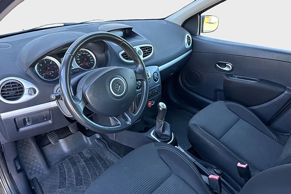 Renault Clio 11 of 30