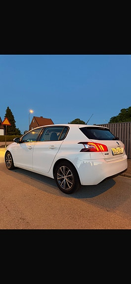 Peugeot 308 3 of 5
