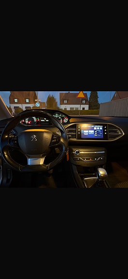Peugeot 308 4 of 5
