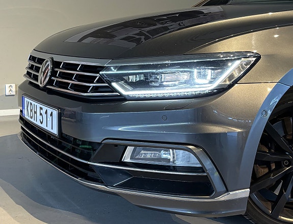 Volkswagen Passat 2 of 5