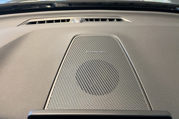 Volvo XC60 13 of 17