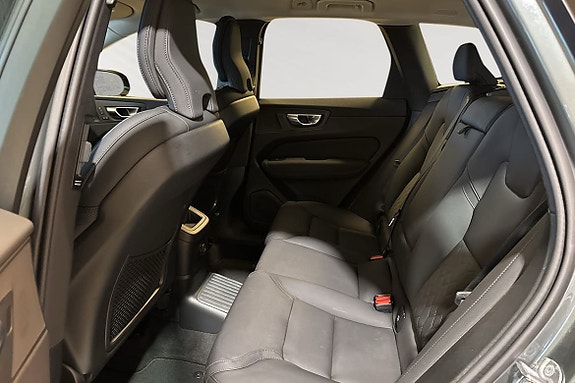 Volvo XC60 8 of 30