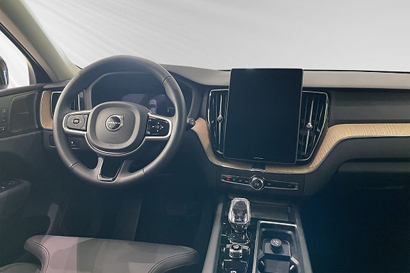 Volvo XC60 3 of 5
