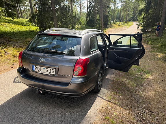 Toyota Avensis 4 of 5