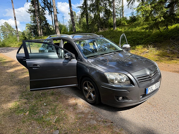 Toyota Avensis 3 of 5