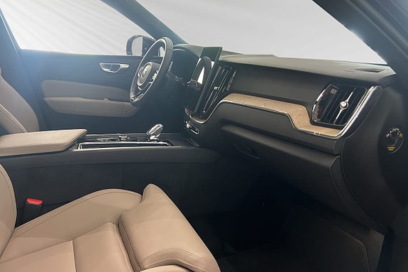 Volvo XC60 10 of 18