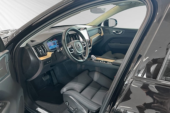 Volvo XC60 13 of 30