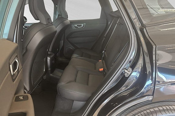 Volvo XC60 15 of 30