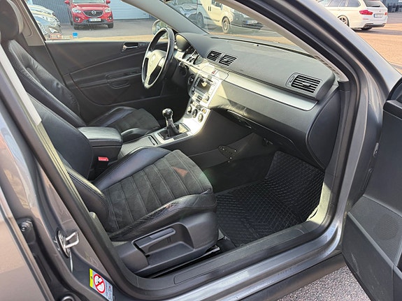 Volkswagen Passat 9 of 11