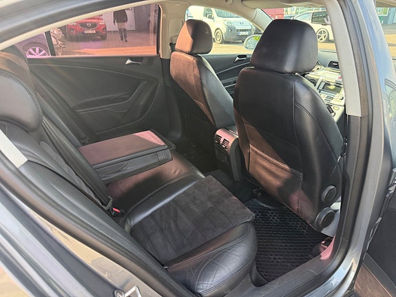 Volkswagen Passat 10 of 11