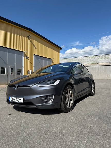 Tesla Model X 2 of 12