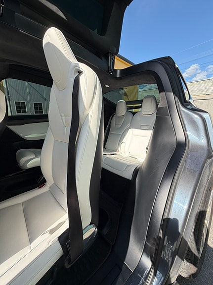 Tesla Model X 8 of 12