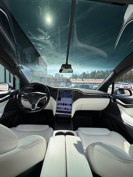 Tesla Model X 6 of 12