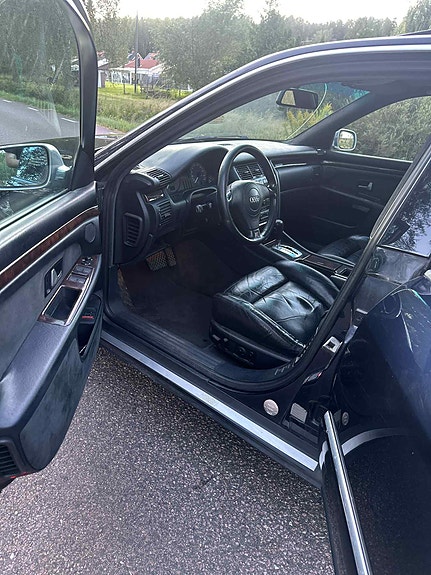 Audi S8 6 of 12
