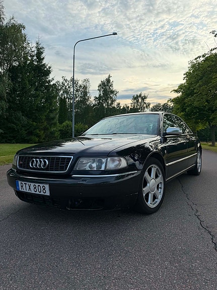 Audi S8 2 of 5