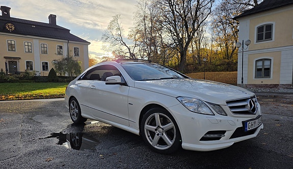 Mercedes-Benz E250 3 of 5