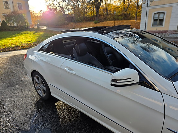 Mercedes-Benz E250 4 of 5