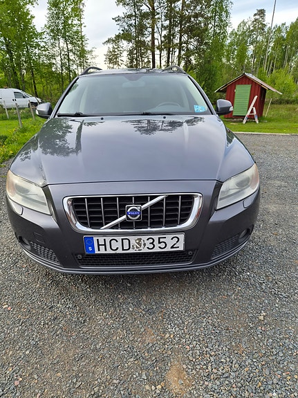 Volvo V70 4 of 5