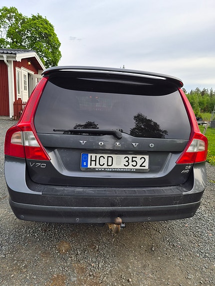 Volvo V70 3 of 5