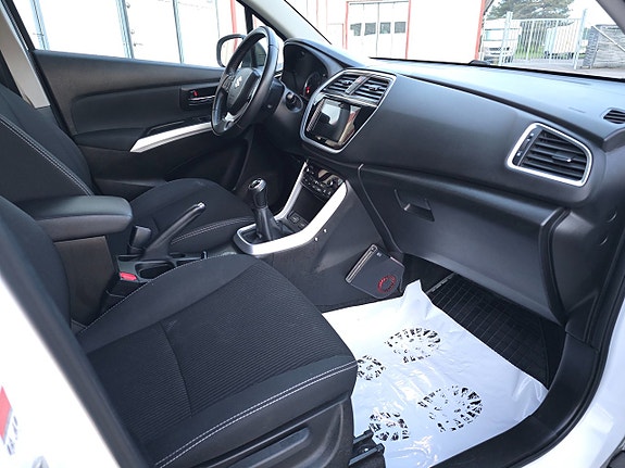 Suzuki S-Cross 8 of 17