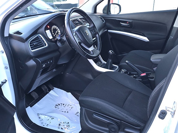 Suzuki S-Cross 7 of 17