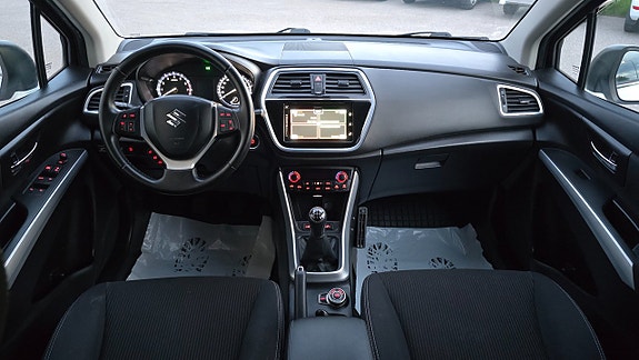 Suzuki S-Cross 10 of 17