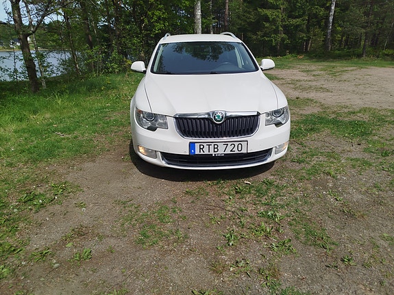 Skoda Superb 2 of 4