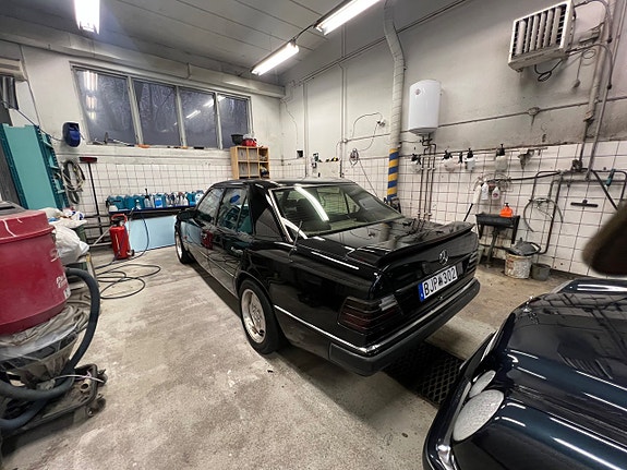 Mercedes-Benz 230 5 of 5