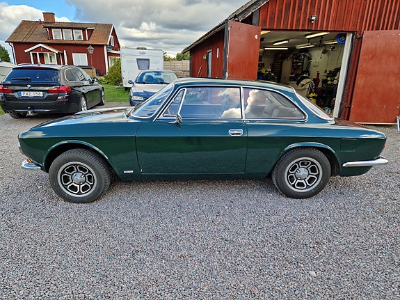 Alfa Romeo Giulia 1600 4 of 23