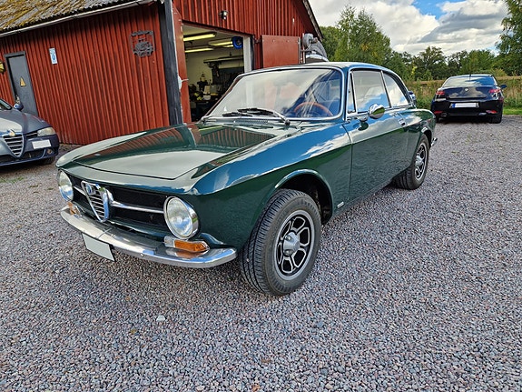 Alfa Romeo Giulia 1600 2 of 23