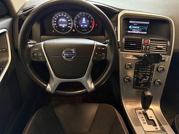 Volvo XC60 10 of 15